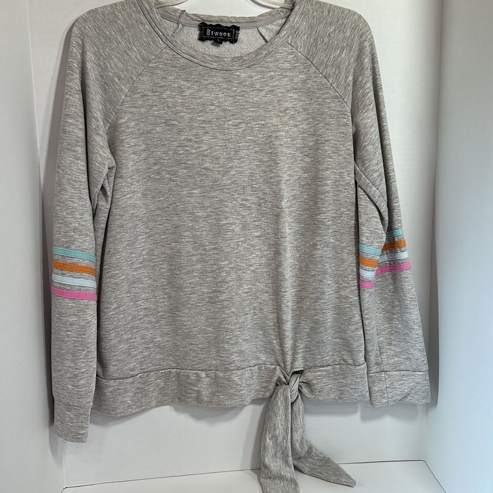 Btween gray sweater sweatshirt tie waist size L comfy